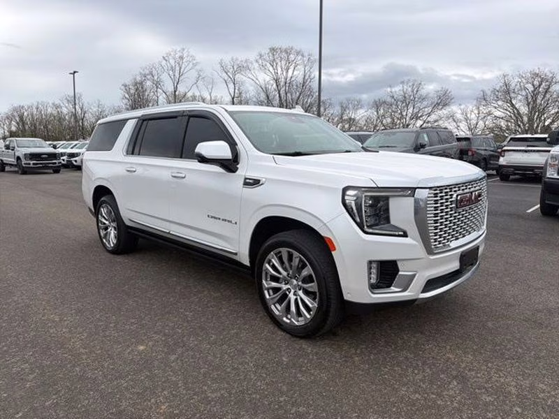 2024 White Frost Tricoat GMC Yukon XL Denali 4X4 SUV