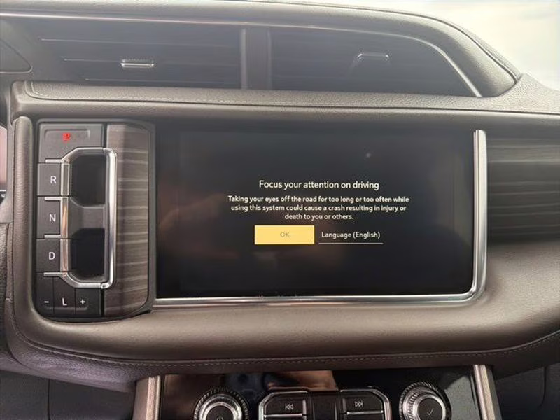 2024 White Frost Tricoat GMC Yukon XL Denali 4X4 SUV