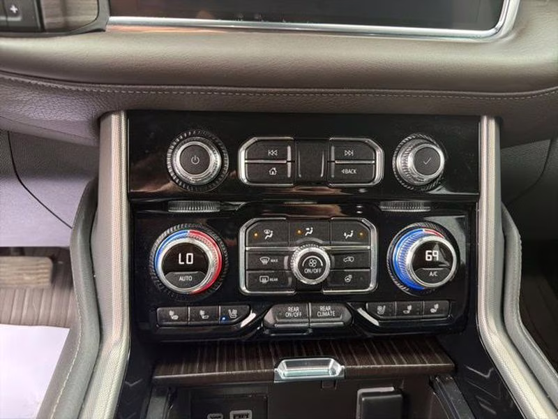 2024 White Frost Tricoat GMC Yukon XL Denali 4X4 SUV