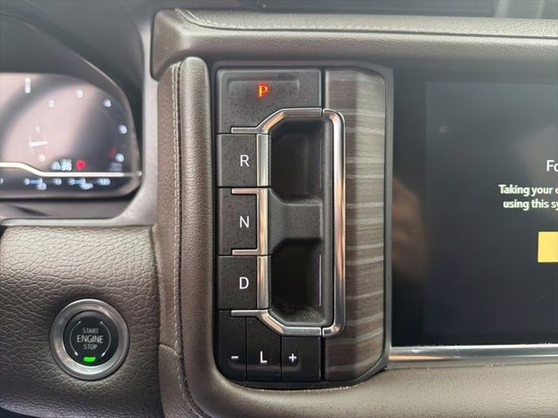 2024 White Frost Tricoat GMC Yukon XL Denali 4X4 SUV