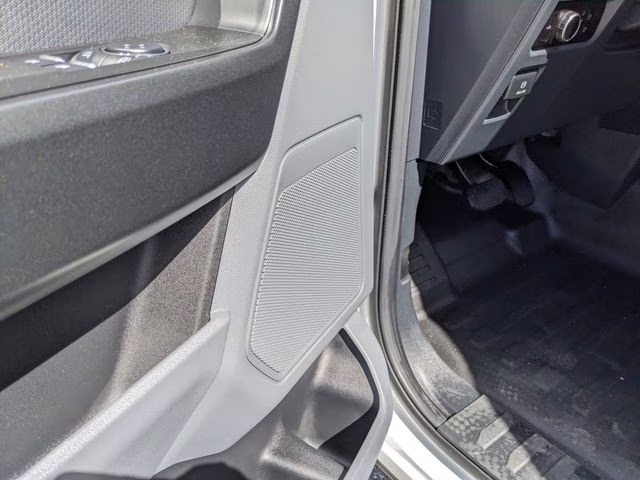 2025 Oxford White Ford F-150 XL 4X4 Truck