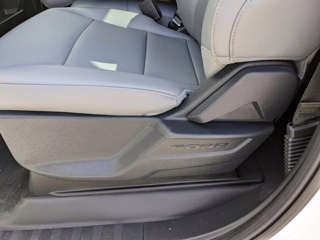 2025 Oxford White Ford F-150 XL 4X4 Truck