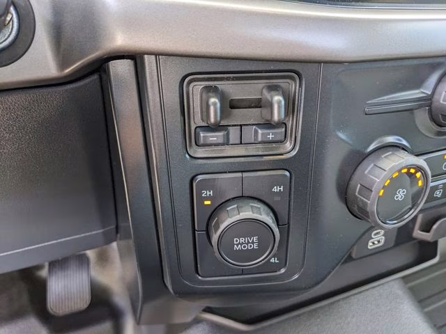 2025 Oxford White Ford F-150 XL 4X4 Truck