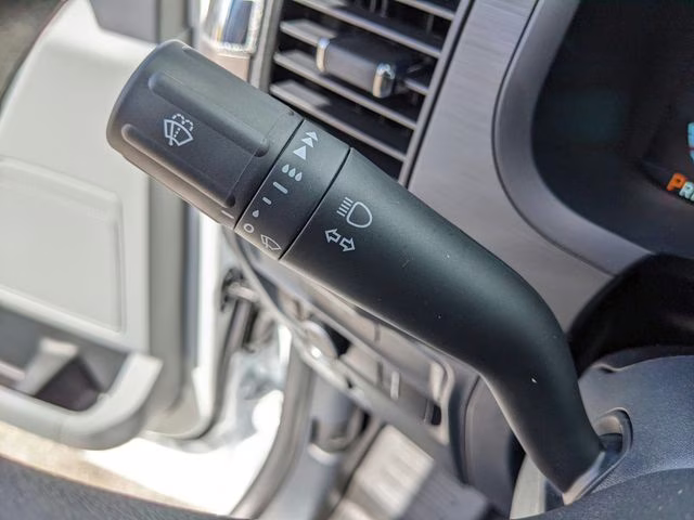 2025 Oxford White Ford F-150 XL 4X4 Truck