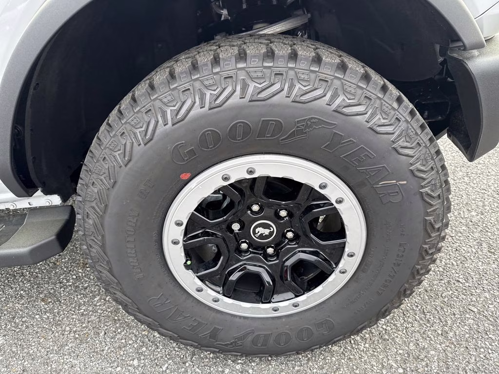 2026 Avalanche Gray Ford Bronco Base 4X4 SUV