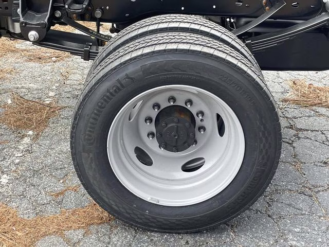 2026 Oxford White Ford Super Duty F-450 DRW XL RWD Chassis