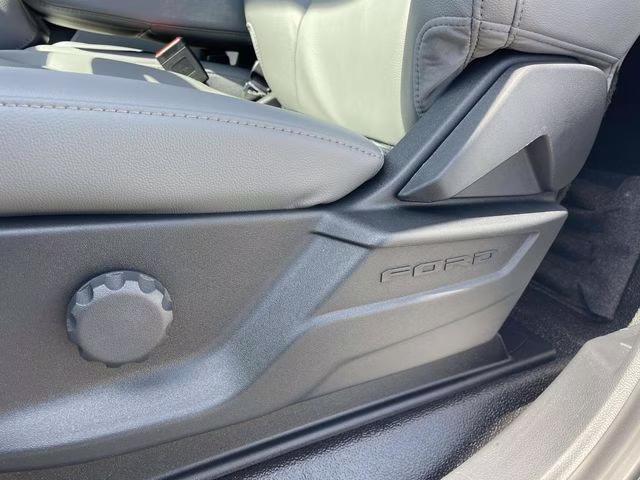 2026 Oxford White Ford Super Duty F-350 DRW XL RWD Truck