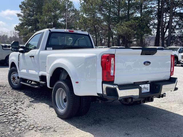 2026 Oxford White Ford Super Duty F-350 DRW XL RWD Truck