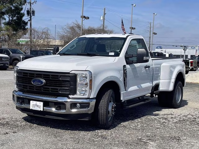 2026 Oxford White Ford Super Duty F-350 DRW XL RWD Truck
