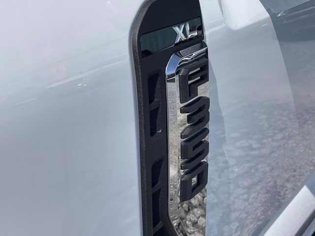 2026 Oxford White Ford Super Duty F-350 DRW XL RWD Truck