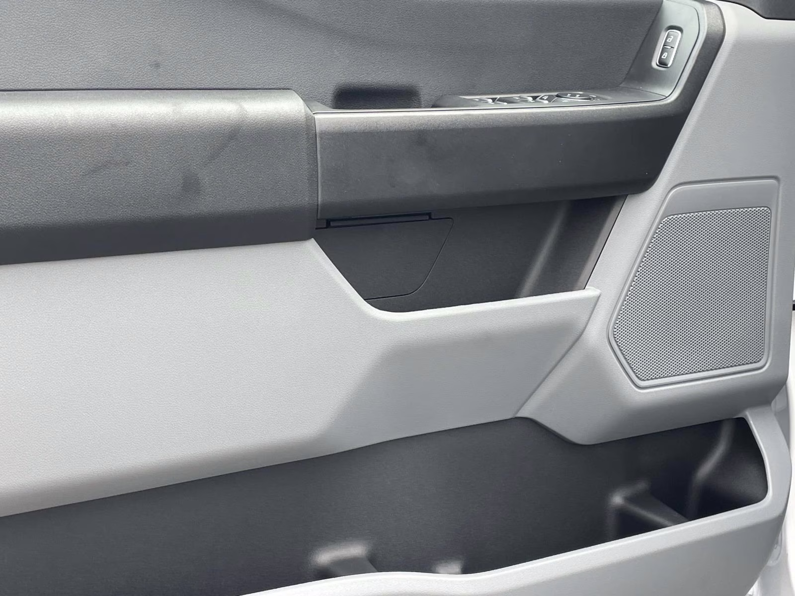 2026 Oxford White Ford Super Duty F-450 DRW XL RWD Chassis