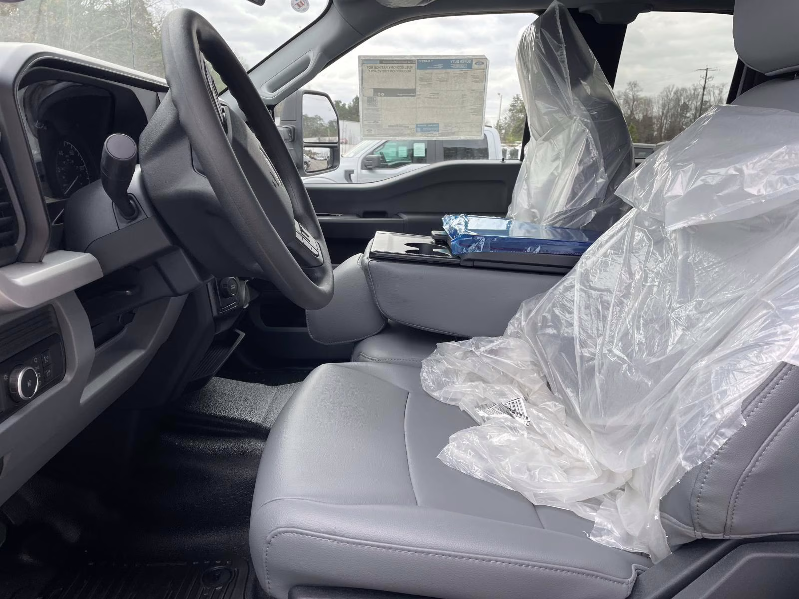 2026 Oxford White Ford Super Duty F-450 DRW XL RWD Chassis