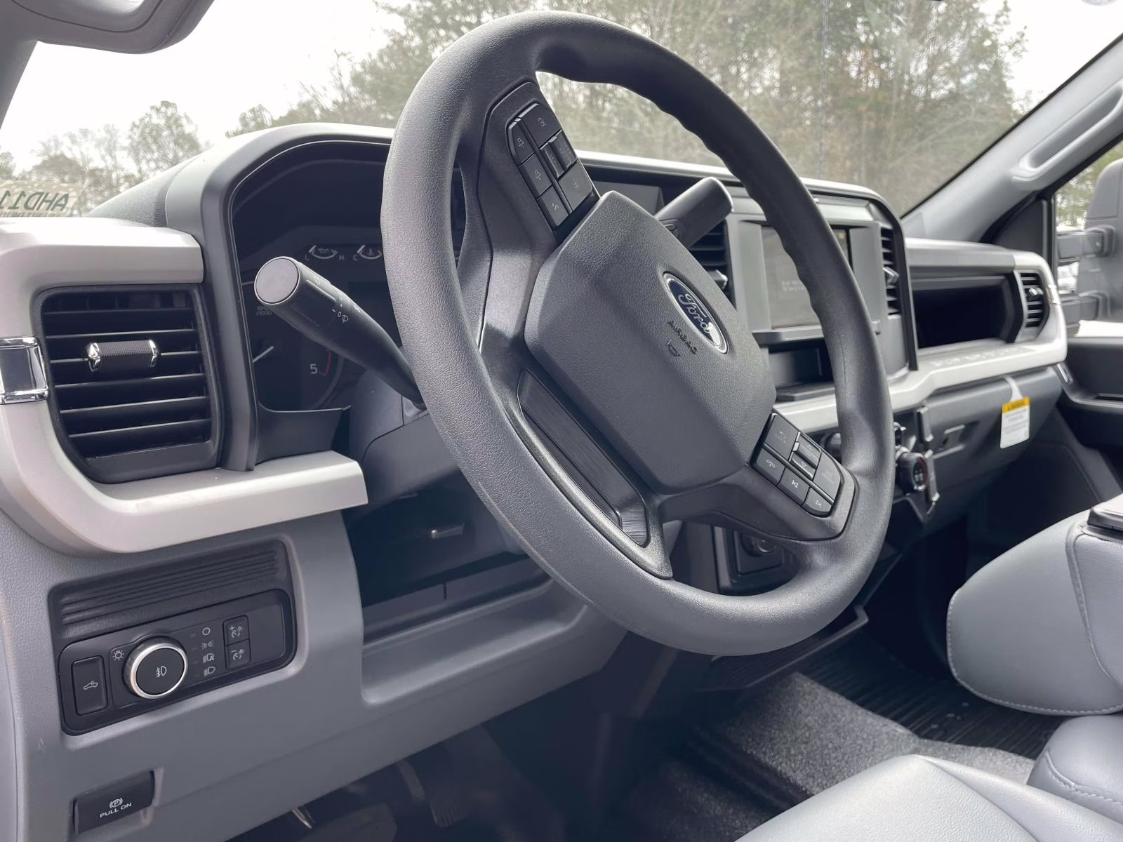 2026 Oxford White Ford Super Duty F-450 DRW XL RWD Chassis