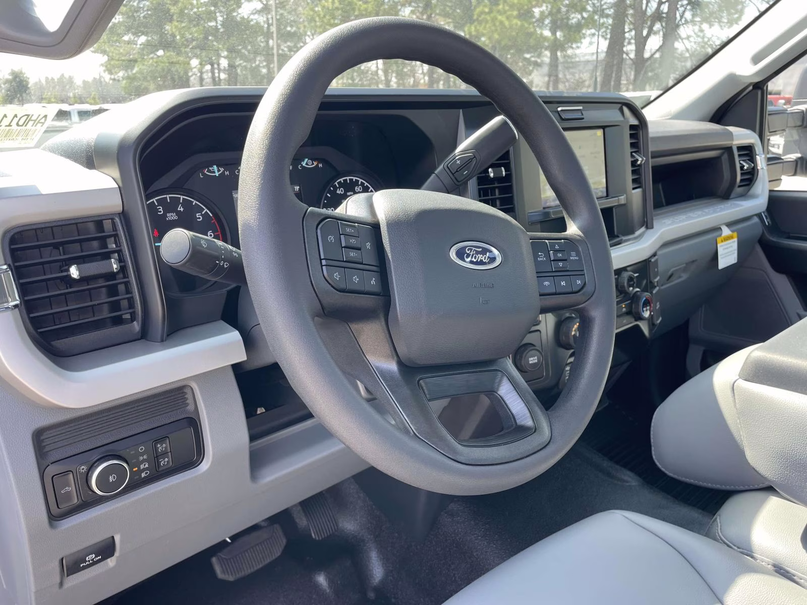 2026 Oxford White Ford Super Duty F-350 DRW XL RWD Truck