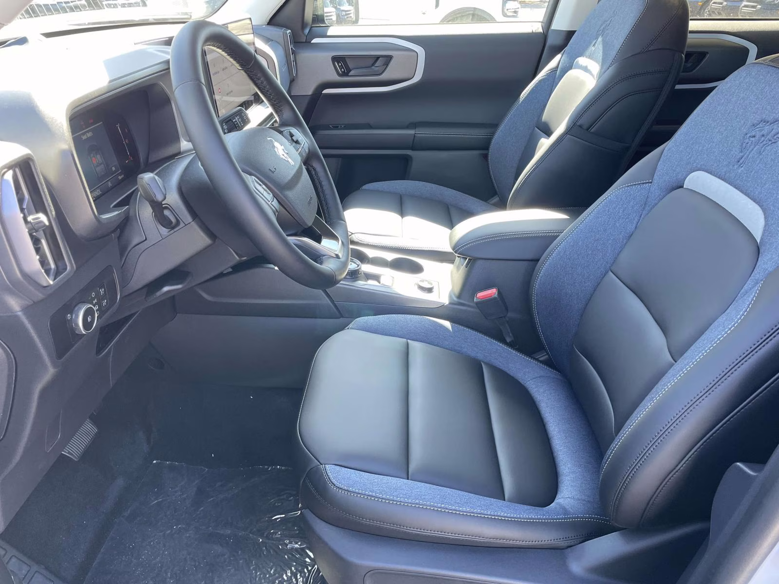 2026 White Metallic Ford Bronco Sport Outer Banks 4X4 SUV