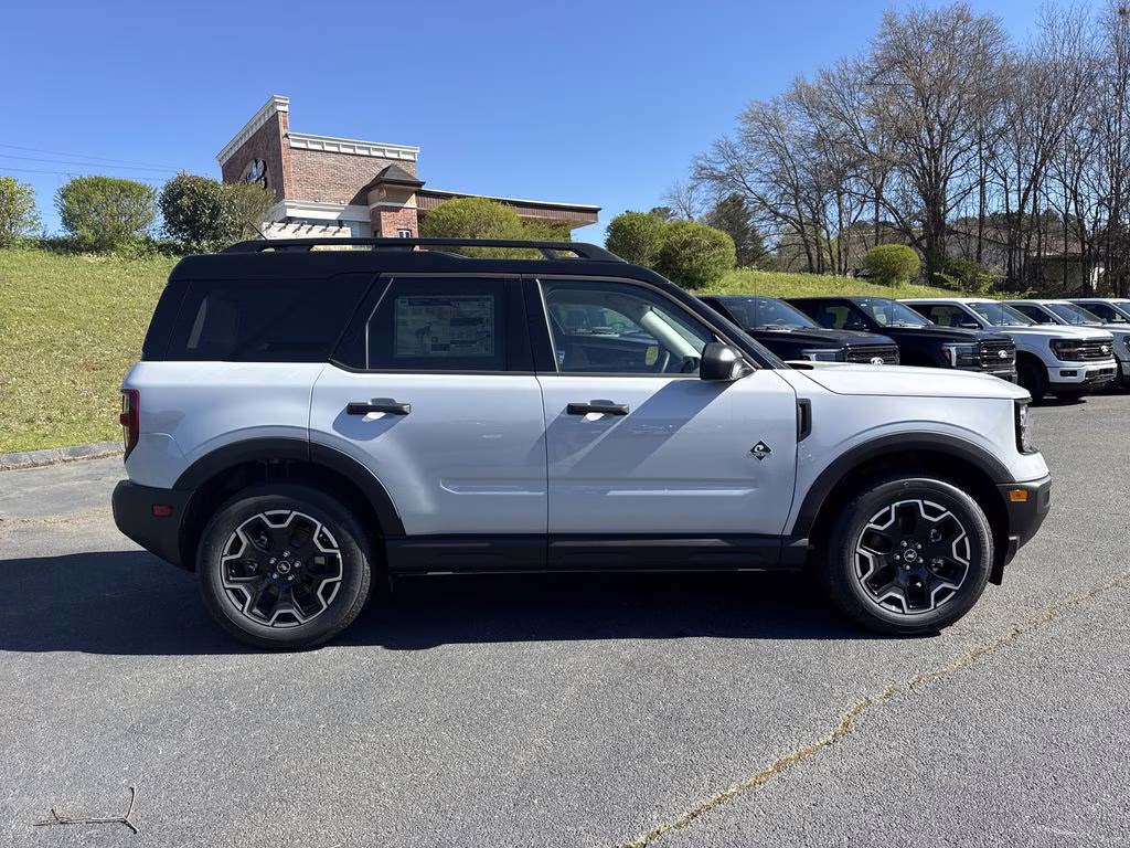 2026 White Metallic Ford Bronco Sport Outer Banks 4X4 SUV