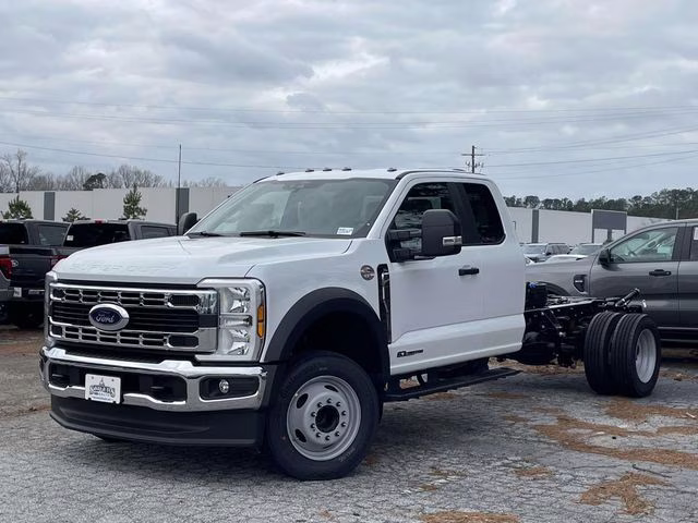 2026 Oxford White Ford Super Duty F-450 DRW XL RWD Chassis