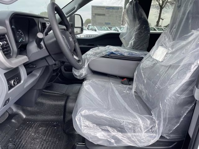 2026 Oxford White Ford Super Duty F-450 DRW XL 4X4 Chassis