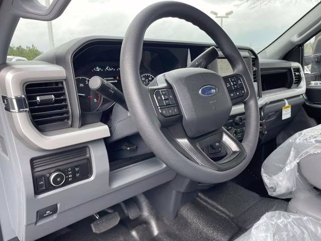 2026 Oxford White Ford Super Duty F-450 DRW XL 4X4 Chassis