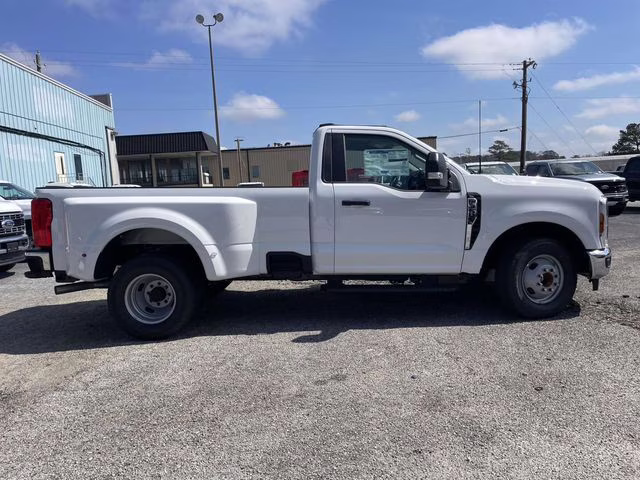 2026 Oxford White Ford Super Duty F-350 DRW XL RWD Truck