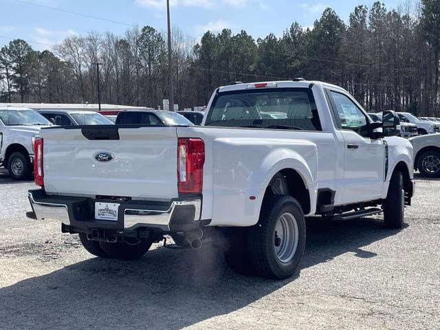 2026 Oxford White Ford Super Duty F-350 DRW XL RWD Truck
