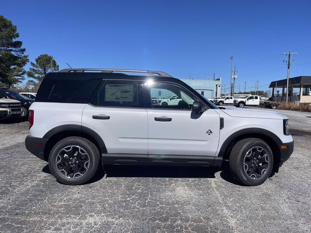 2026 White Metallic Ford Bronco Sport Outer Banks 4X4 SUV