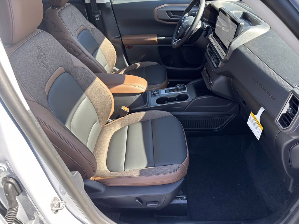 2026 White Metallic Ford Bronco Sport Outer Banks 4X4 SUV