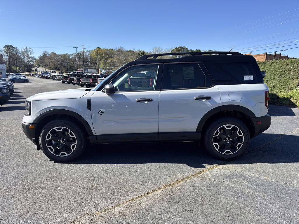 2026 White Metallic Ford Bronco Sport Outer Banks 4X4 SUV