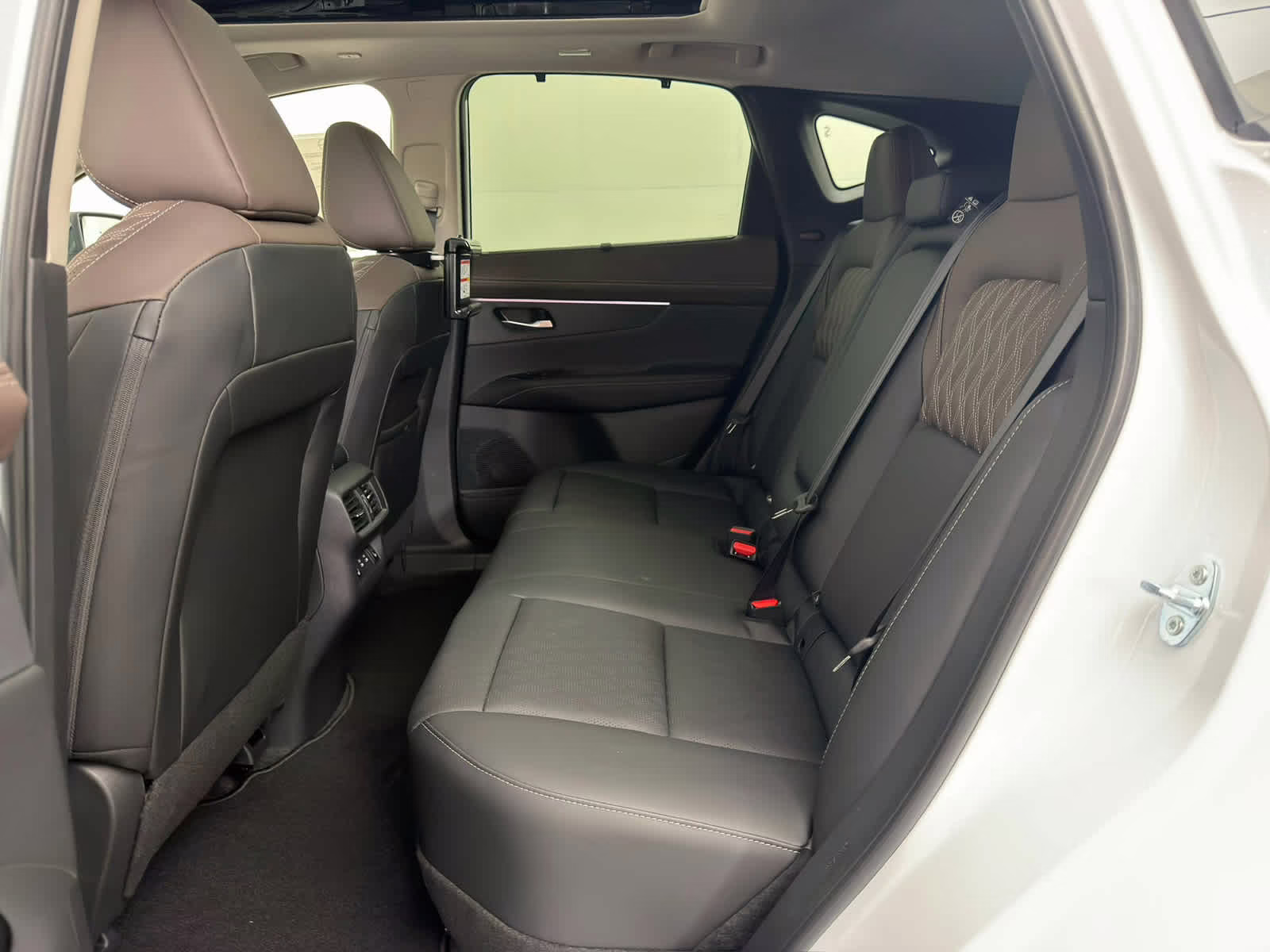 2026 Everest White Pearl Tricoat/Super Black Nissan Murano Platinum AWD SUV