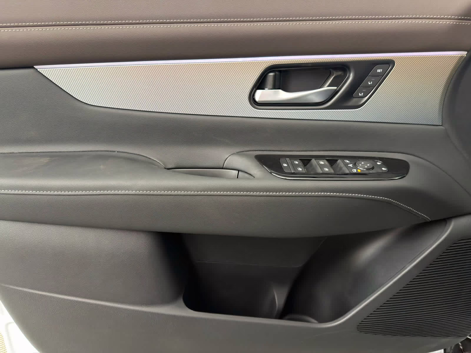 2026 Everest White Pearl Tricoat/Super Black Nissan Murano Platinum AWD SUV