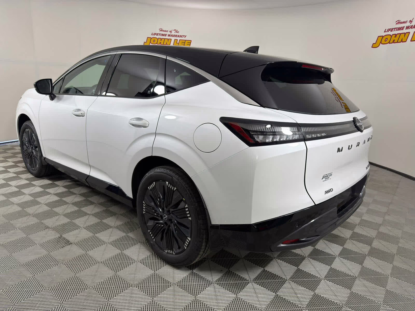 2026 Everest White Pearl Tricoat/Super Black Nissan Murano Platinum AWD SUV
