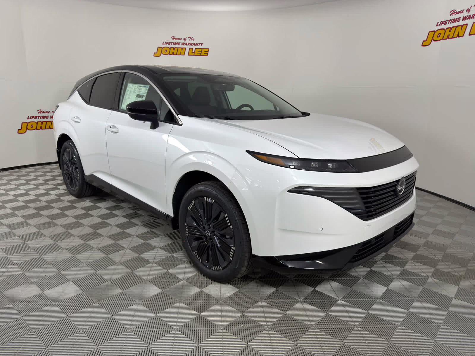 2026 Everest White Pearl Tricoat/Super Black Nissan Murano Platinum AWD SUV