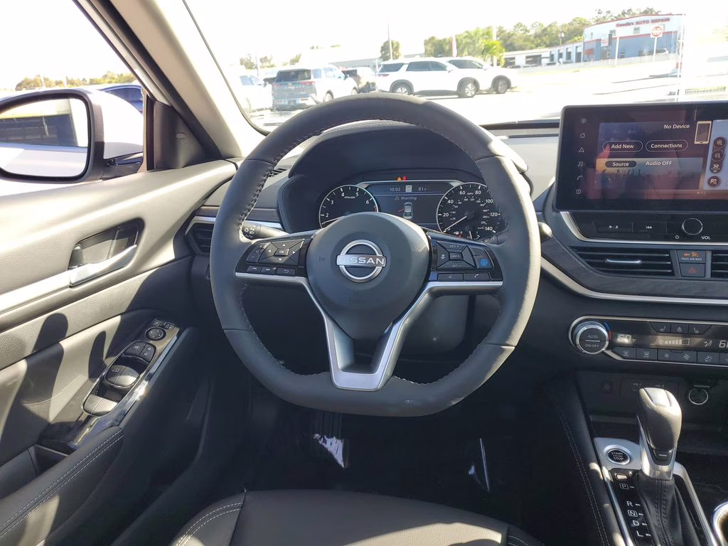 2025 Pearl White Tricoat Nissan Altima 2.5 SL FWD Sedan