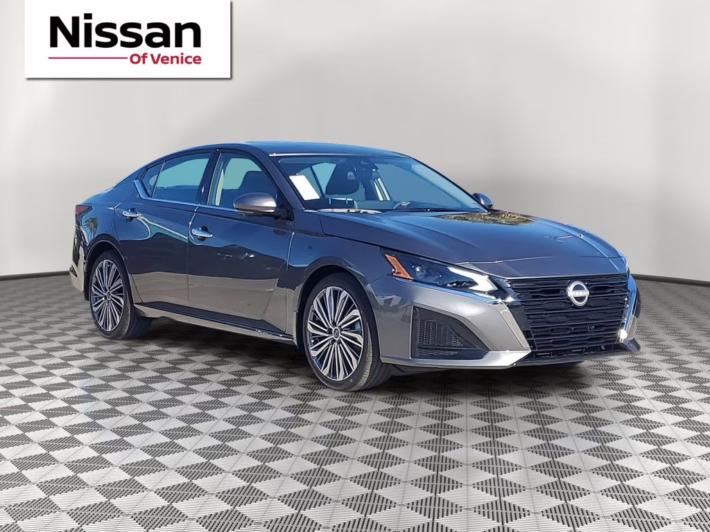 2025 Gun Metallic Nissan Altima 2.5 SL FWD Sedan