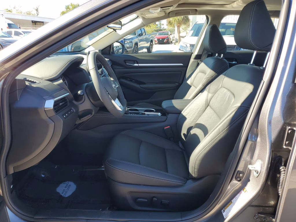 2025 Gun Metallic Nissan Altima 2.5 SL FWD Sedan