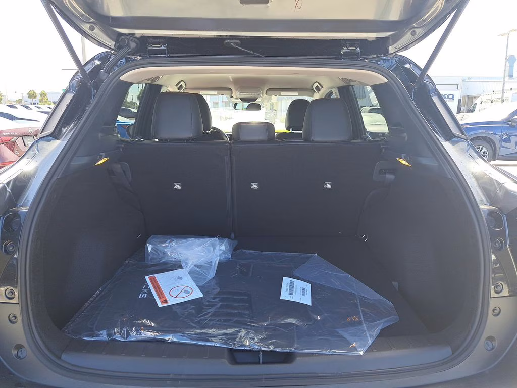 2026 Gun Metallic/Super Black Nissan Kicks SR FWD SUV