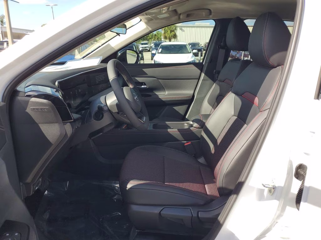 2026 Aspen White Tricoat Nissan Kicks SR FWD SUV