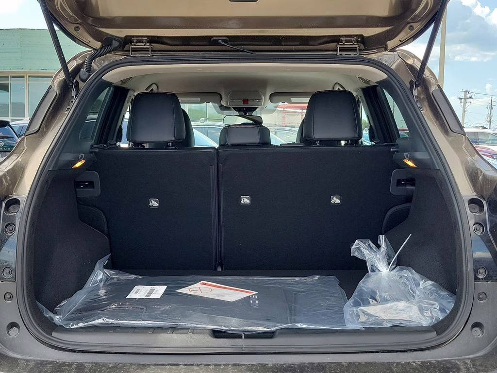 2026 Canyon Bronze Metallic Nissan Kicks SR FWD SUV