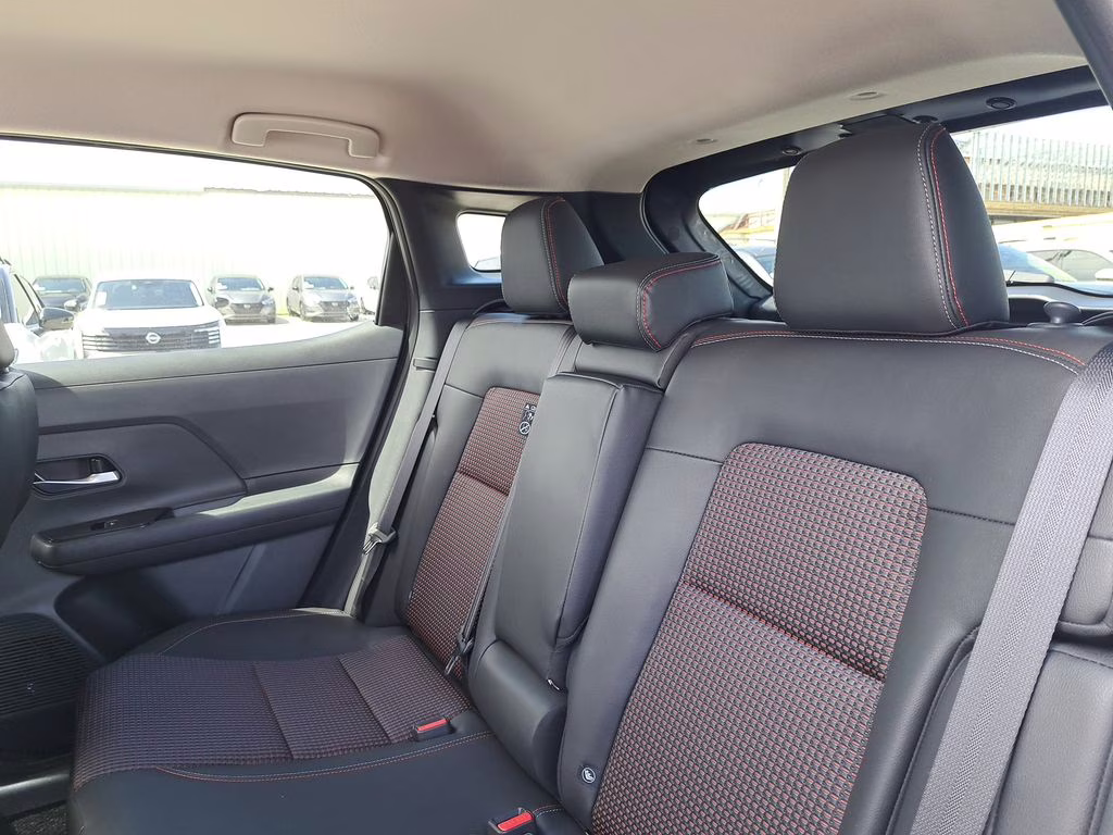 2026 Gun Metallic/Super Black Nissan Kicks SR FWD SUV