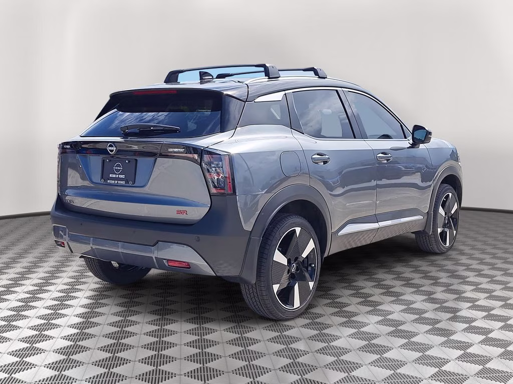 2026 Gun Metallic/Super Black Nissan Kicks SR FWD SUV