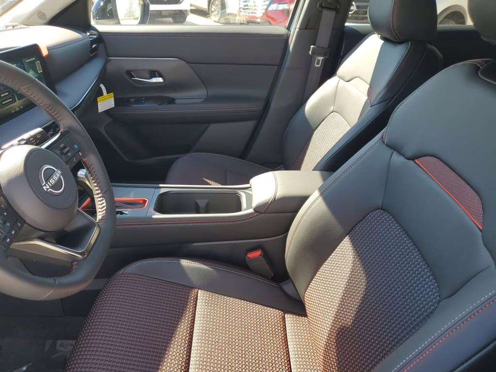 2026 Aspen White/Super Black Nissan Kicks SR FWD SUV