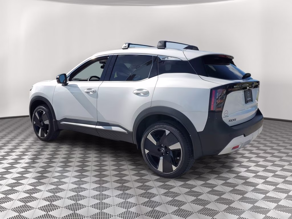 2026 Aspen White Tricoat Nissan Kicks SR FWD SUV