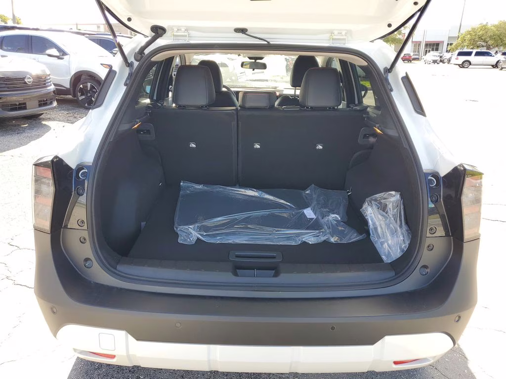 2026 Aspen White Tricoat Nissan Kicks SR FWD SUV