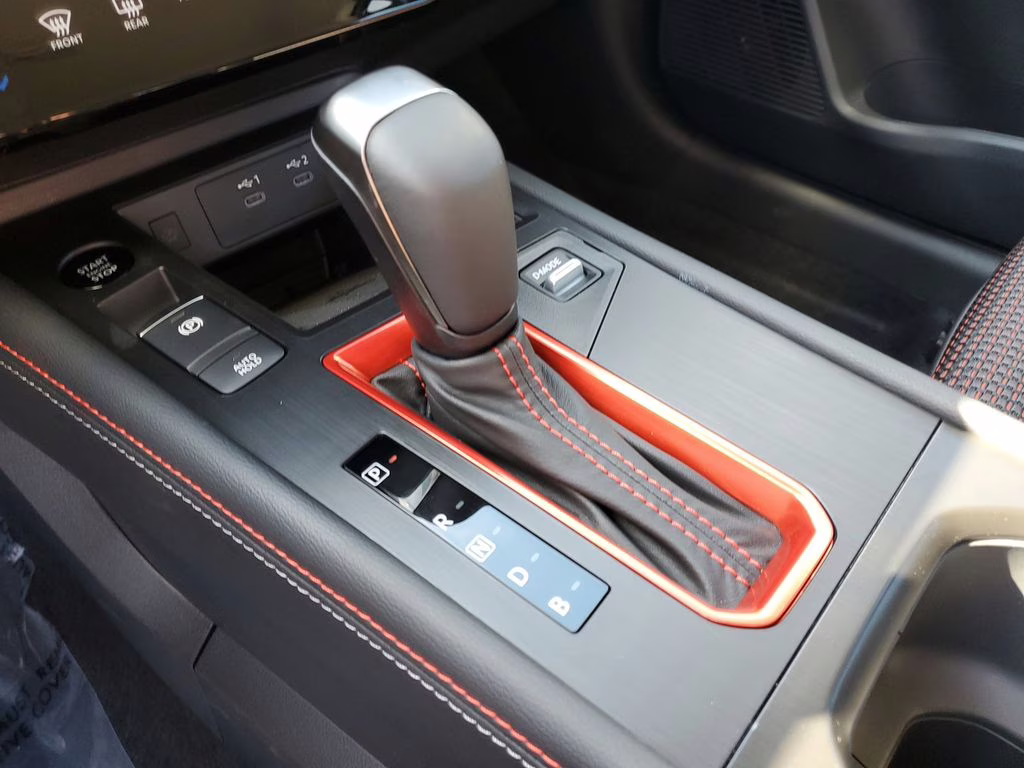 2025 Aspen White Tricoat Nissan Kicks SR FWD SUV
