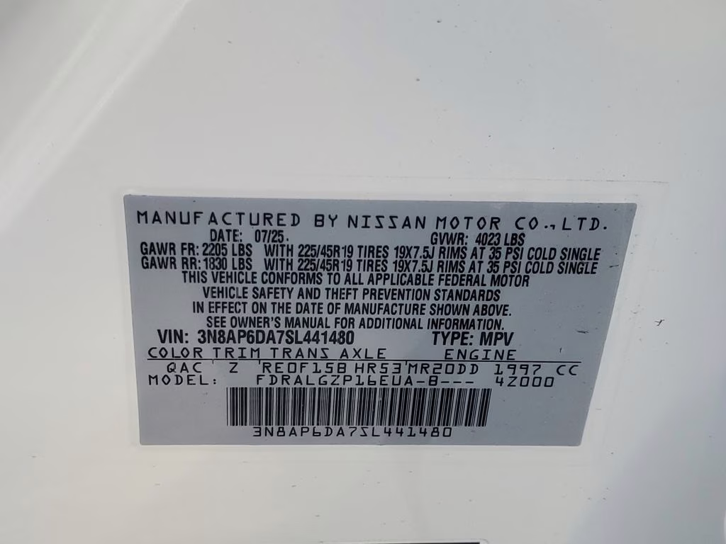 2025 Aspen White Tricoat Nissan Kicks SR FWD SUV