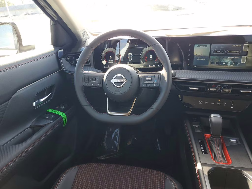 2025 Aspen White Tricoat Nissan Kicks SR FWD SUV