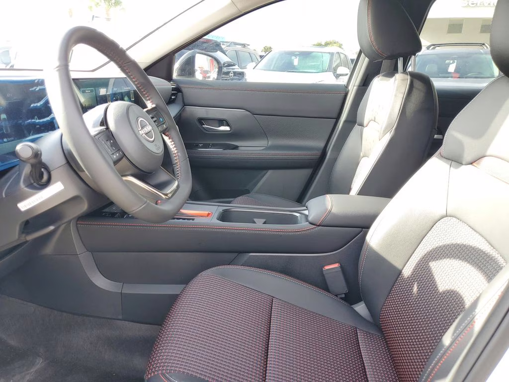 2026 Aspen White/Super Black Nissan Kicks SR FWD SUV