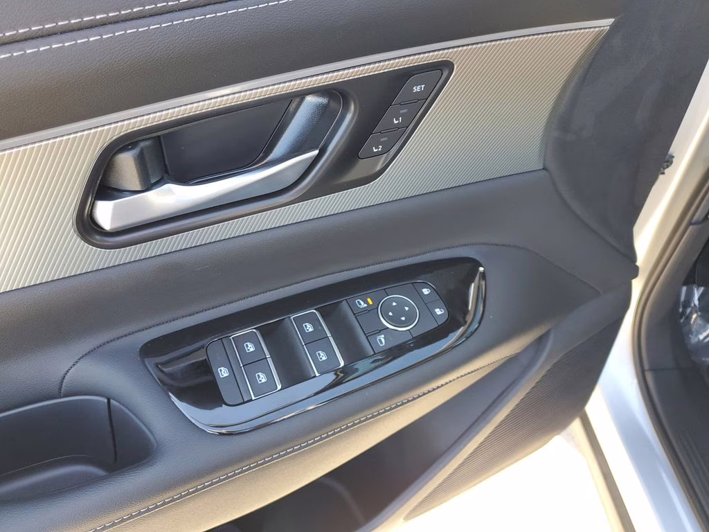 2025 Brilliant Silver Metallic Nissan Murano SL AWD SUV