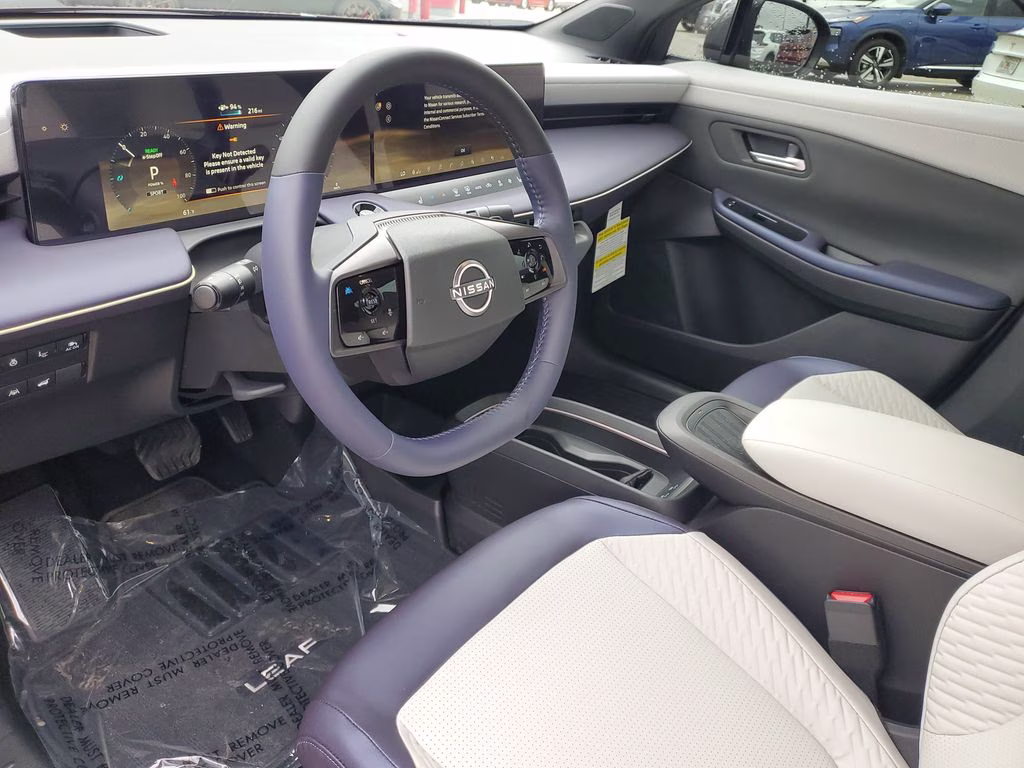 2026 Coulis Red Metallic/Black Nissan LEAF PLATINUM+ FWD SUV