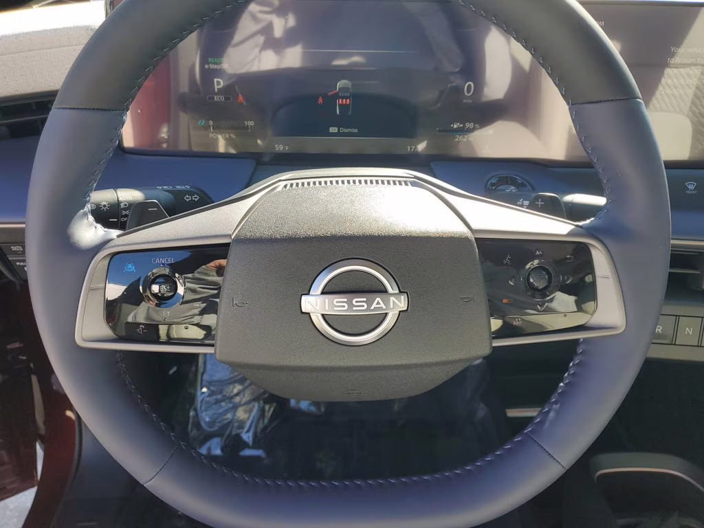 2026 Coulis Red Metallic/Black Nissan LEAF PLATINUM+ FWD SUV